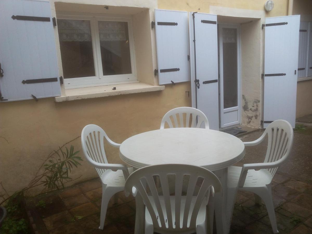 maison de village entre mer et montagne Roujan Extérieur photo