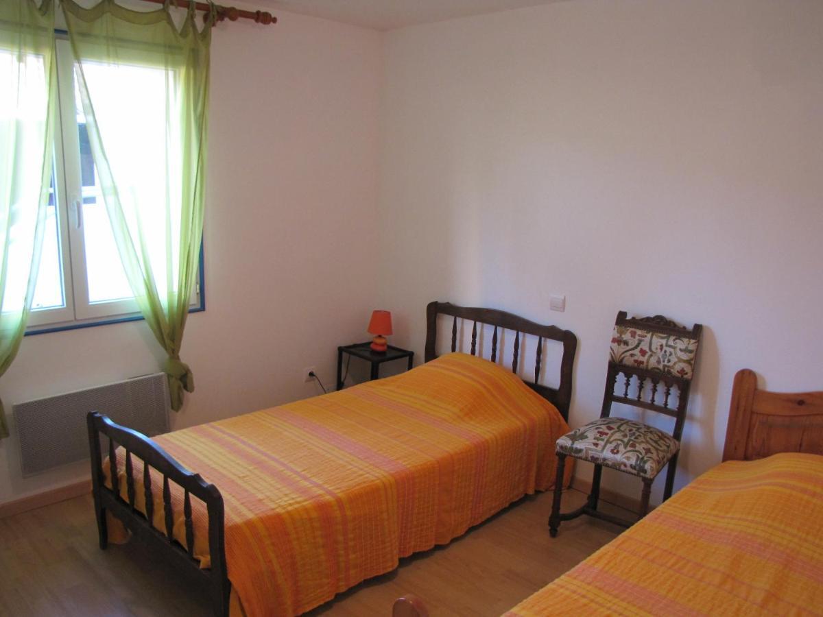 maison de village entre mer et montagne Roujan Extérieur photo