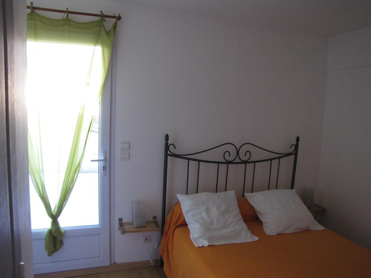 maison de village entre mer et montagne Roujan Extérieur photo